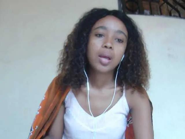 Laminnah from BongaCams