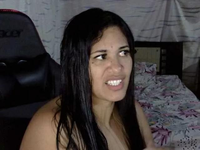 Letty33 from BongaCams
