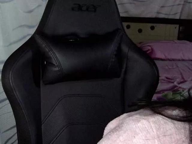 Letty33 from BongaCams