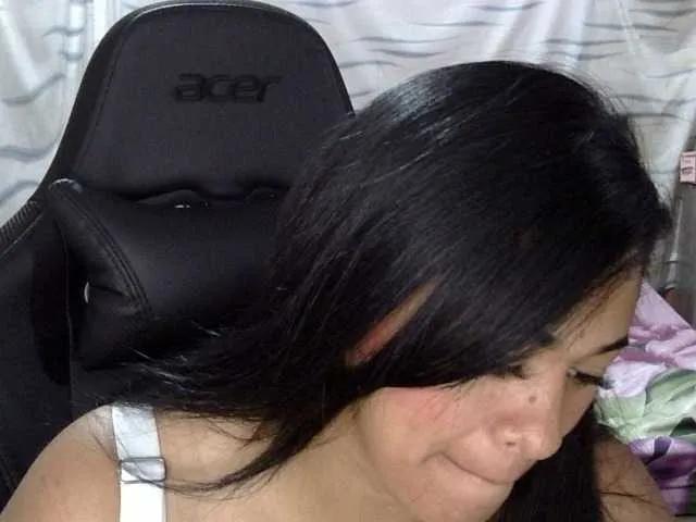 Letty33 from BongaCams