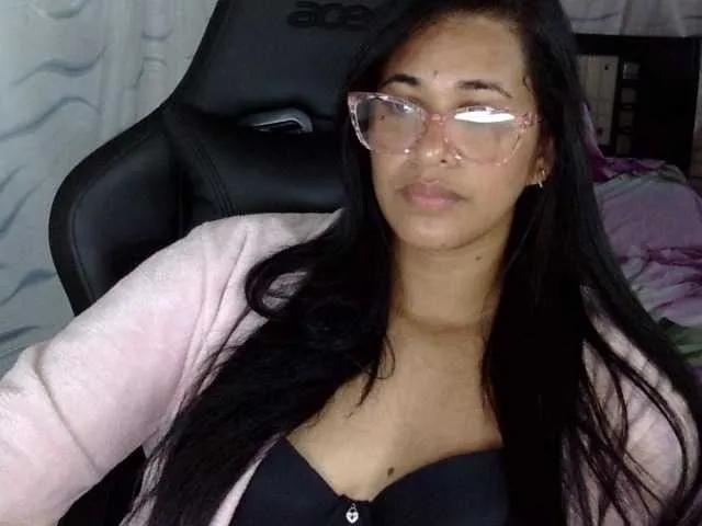 Letty33 from BongaCams