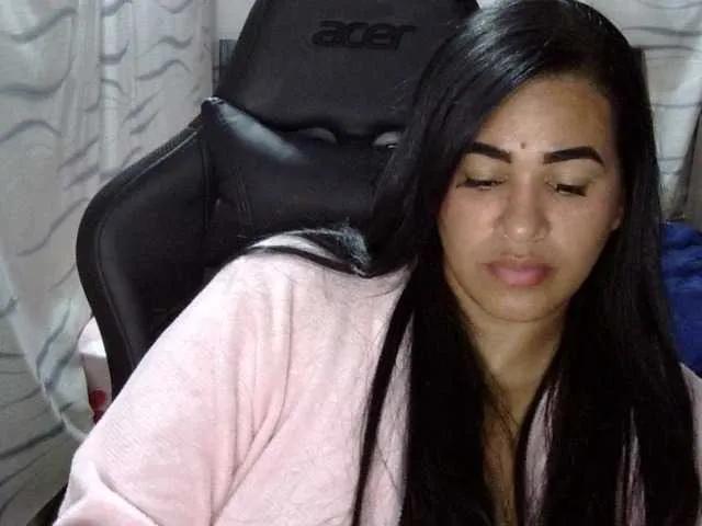 Letty33 from BongaCams