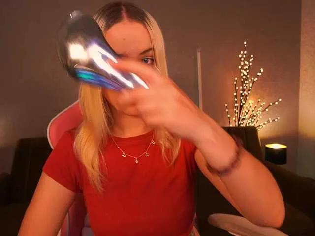 LilElfie from BongaCams