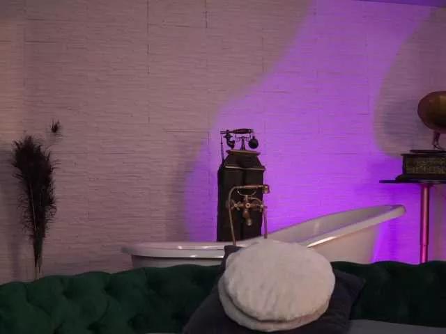 LiloMahe from BongaCams