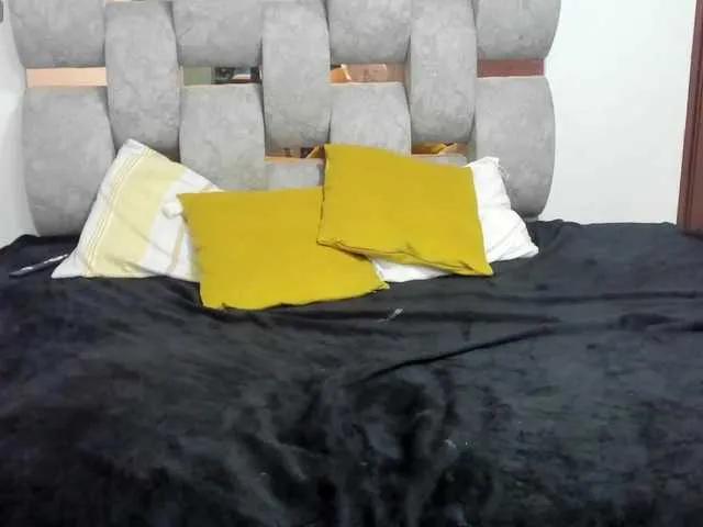 lily-blues from BongaCams