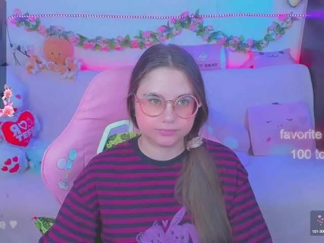 LittleKitsune from BongaCams