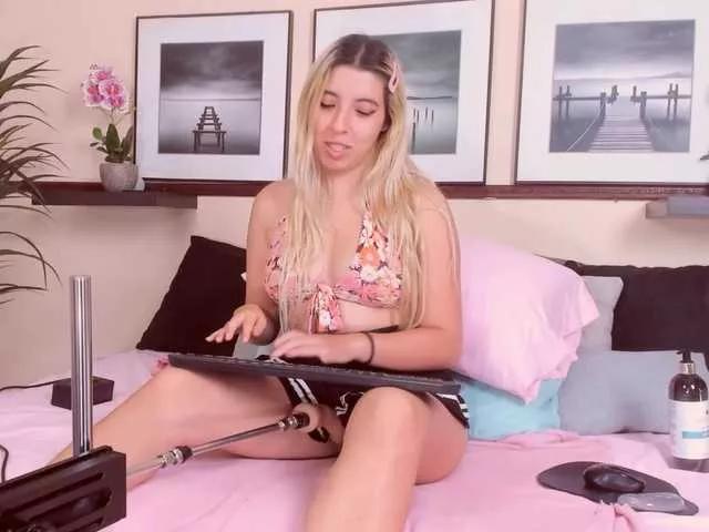 Lizzy-Lace from BongaCams