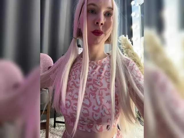 LolaDoll from BongaCams