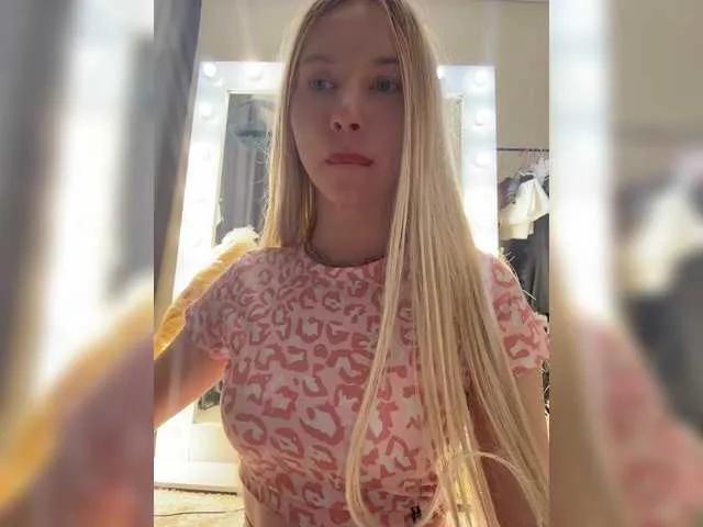 LolaDoll from BongaCams
