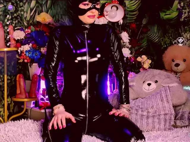 LolaHornyXXX from BongaCams