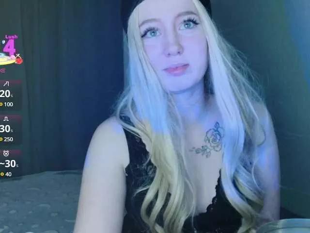LolaMin from BongaCams