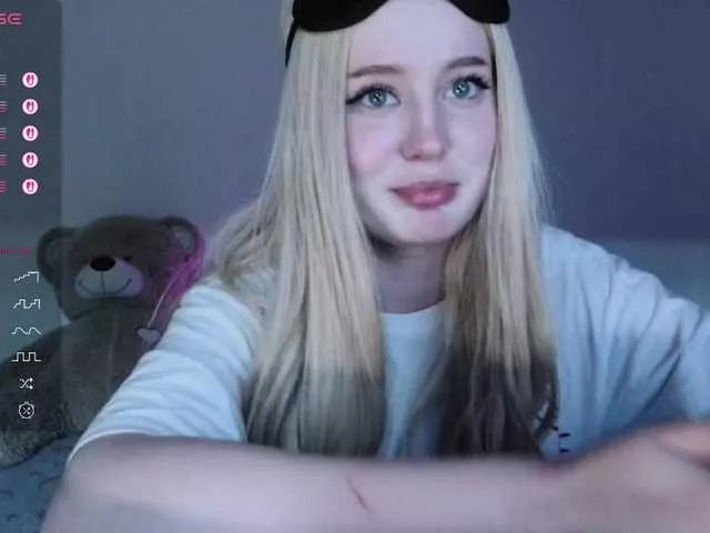 LolaMin from BongaCams