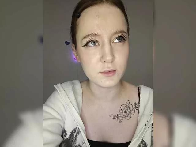 LolaMin from BongaCams