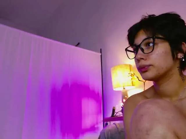 LoraShines from BongaCams is Freechat