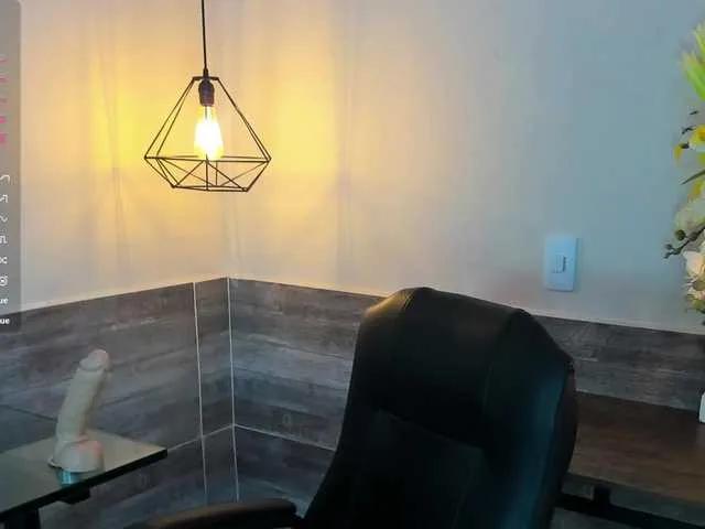 LussieWillow from BongaCams