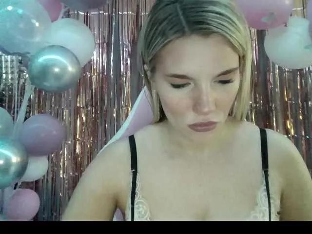 LYLAtop from BongaCams