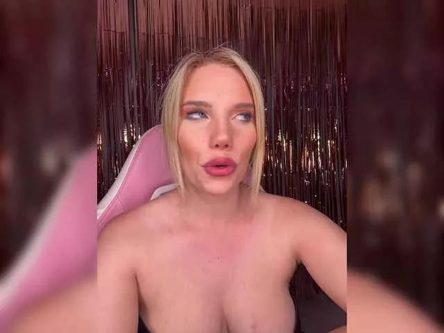 LYLAtop from BongaCams