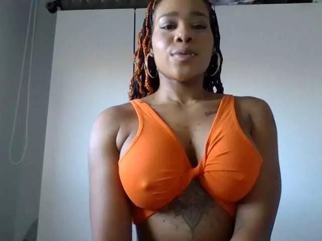 lylybrow from BongaCams