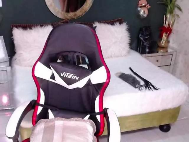 MadikeyHappy from BongaCams