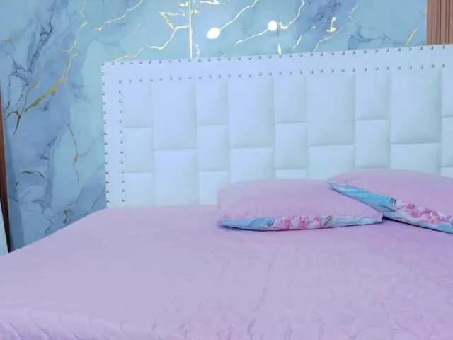 Mamaneedsfun from BongaCams