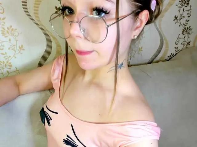 MelMooon from BongaCams