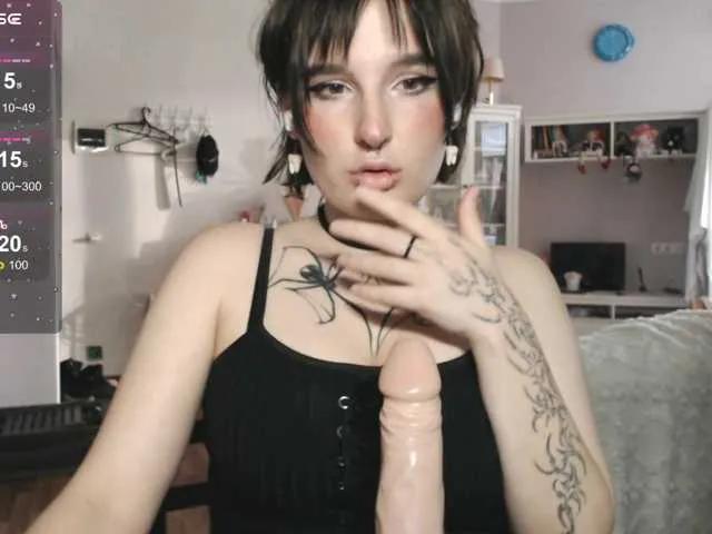 Momorenaaa from BongaCams