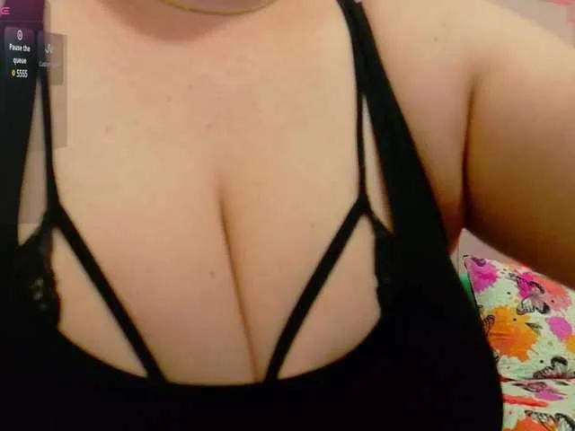 naturalmoommy from BongaCams is Freechat
