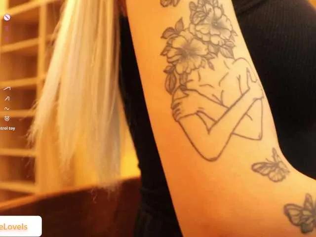 PattiWhite from BongaCams