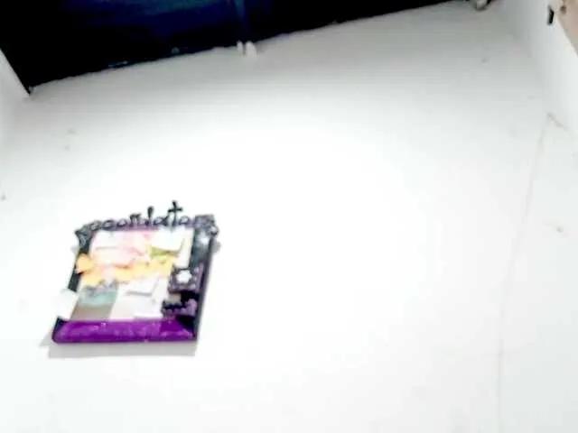 PetiteIvoryqueens from BongaCams is Freechat