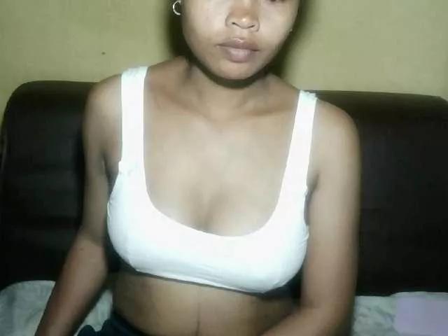 Pussy01lips from BongaCams