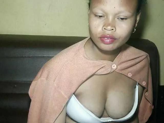Pussy01lips from BongaCams