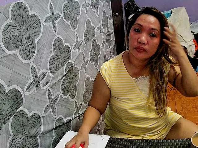 quelly from BongaCams is Freechat