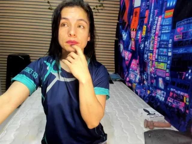 rosse2504 from BongaCams