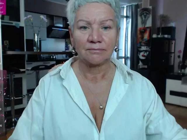 Roxana-brooks from BongaCams