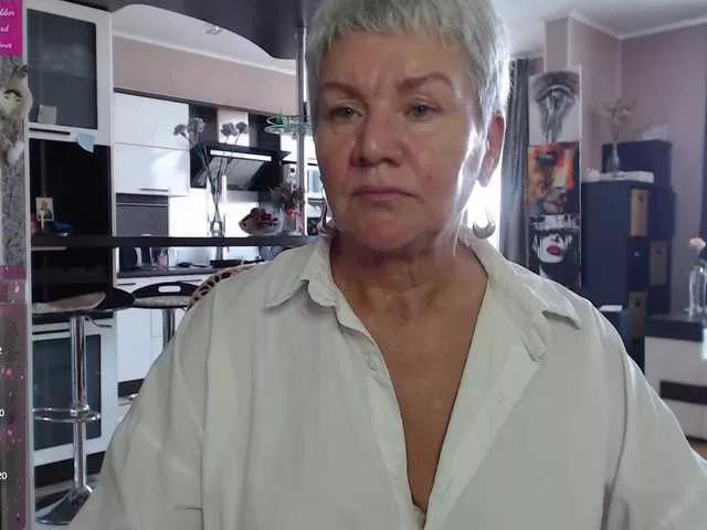 Roxana-brooks from BongaCams