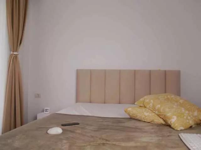 Saradiamond01 from BongaCams