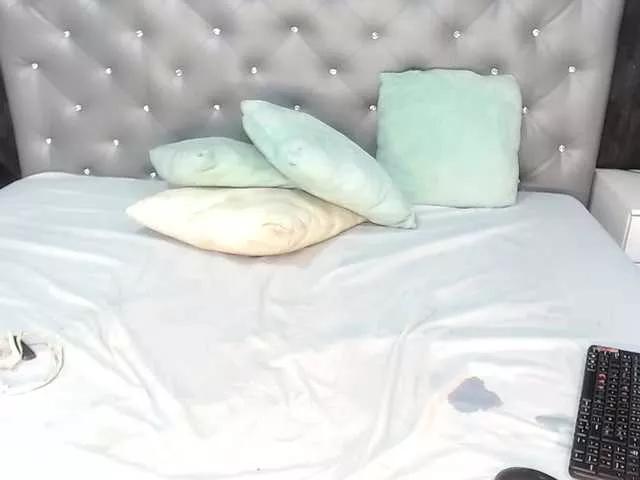 SashaLuxx from BongaCams