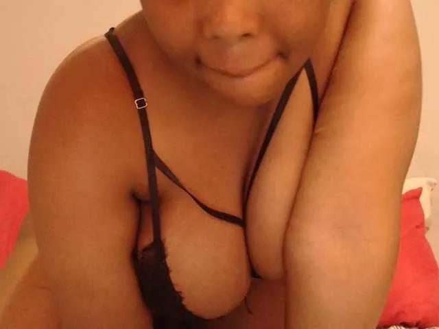 SweetApple from BongaCams