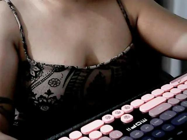 SweetKhat4u from BongaCams