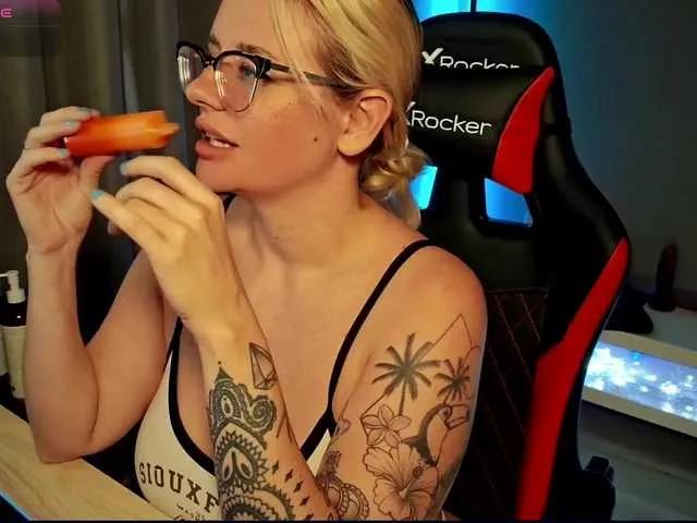 Sweetshyann111 from BongaCams