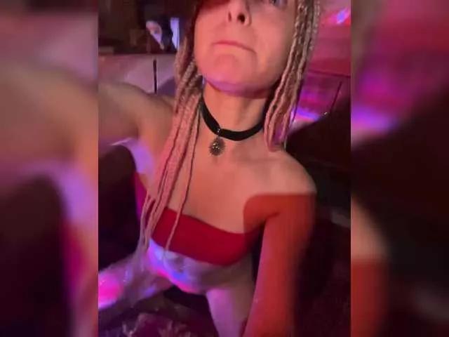 ThatTripPink3 from BongaCams