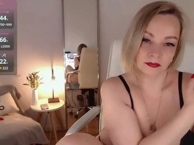 Tilly-Eliot from BongaCams