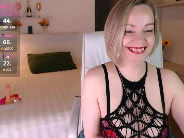 Tilly-Eliot from BongaCams