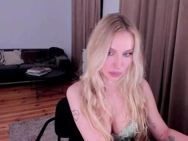 ToxicBlonde from BongaCams