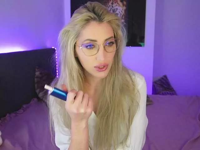 TweetyCream from BongaCams