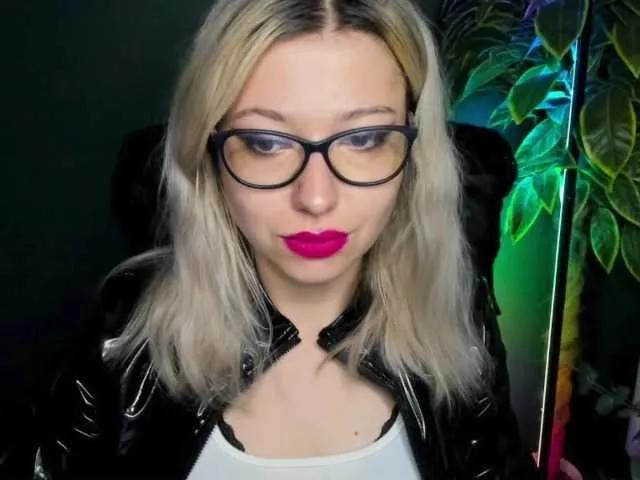 xxHeidiLove from BongaCams