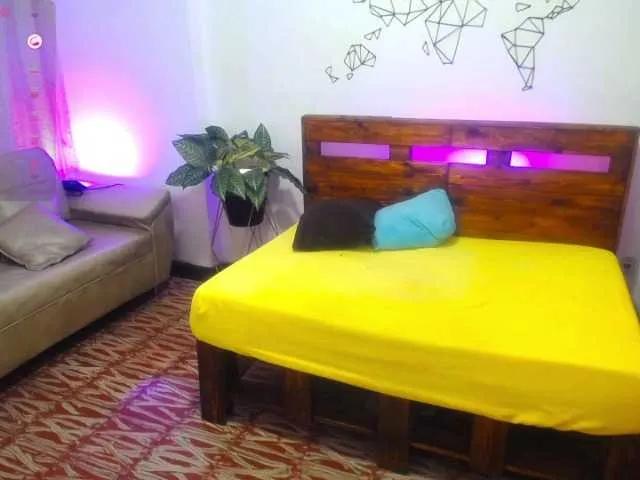 Yeseniaa25 from BongaCams