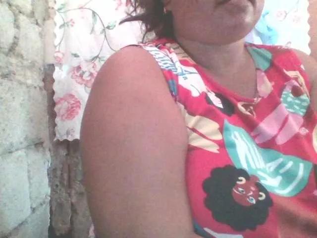Yummypussy432 from BongaCams