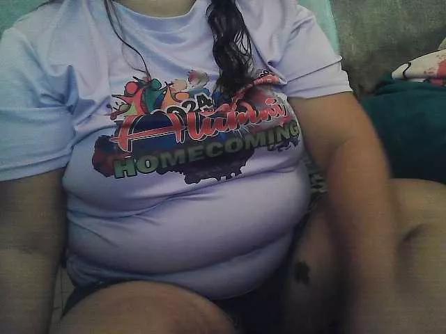 Yummypussy432 from BongaCams