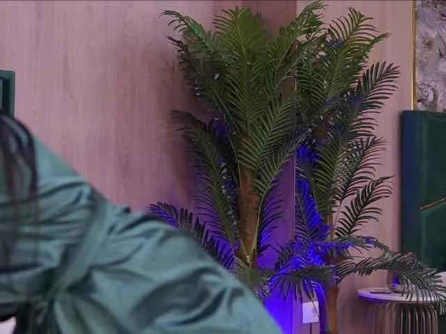 ZaraCapri from BongaCams